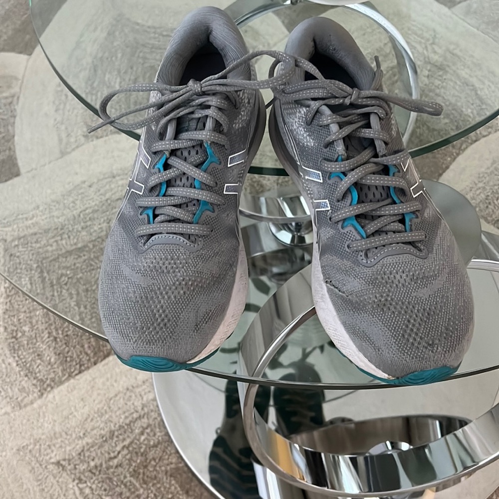 ASICS sneakers 👟 run or walk casual in good condition